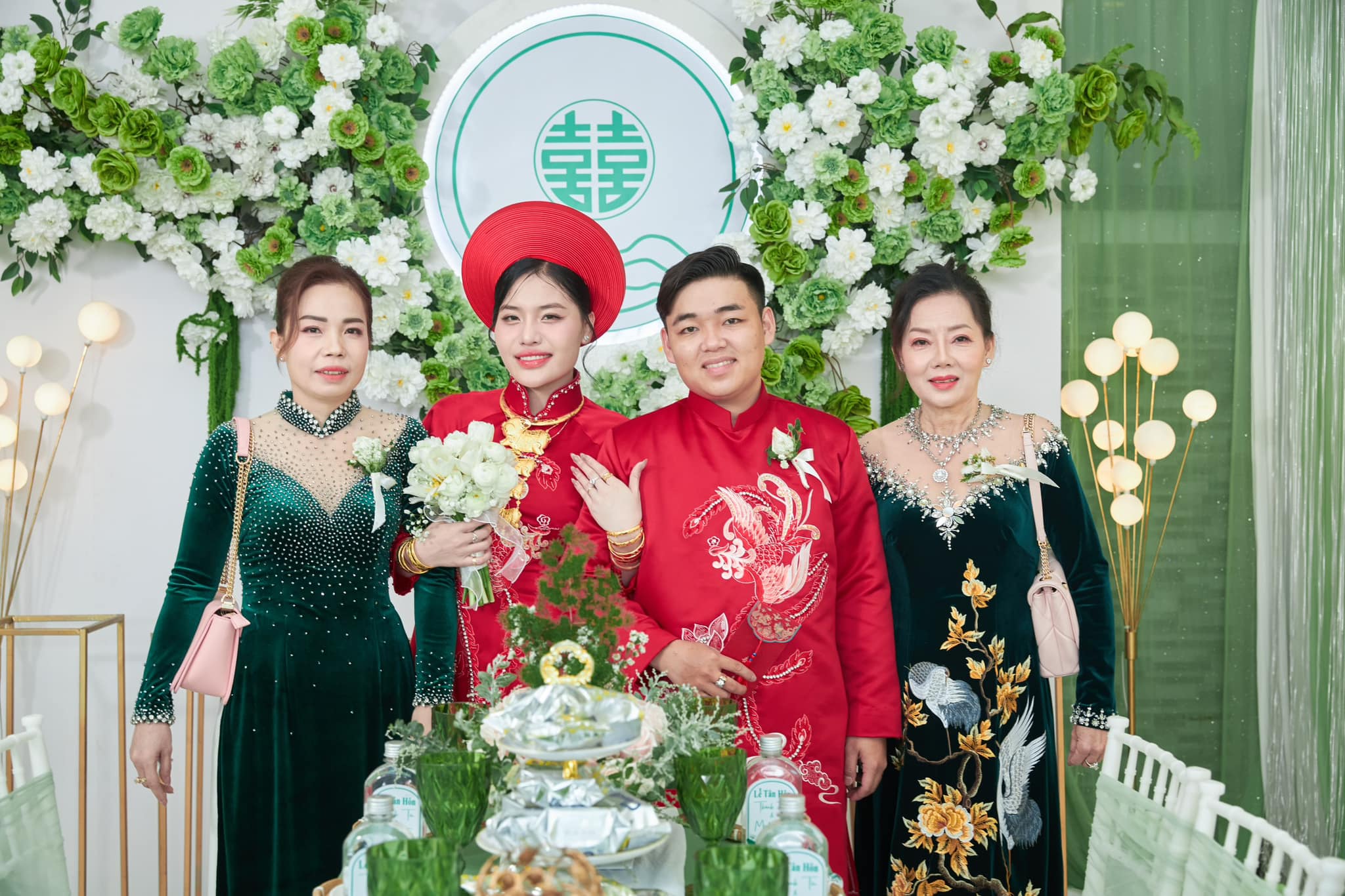 Nghiền ăn phở, ch&agrave;ng trai &ldquo;cưa&rdquo; lu&ocirc;n con g&aacute;i chủ qu&aacute;n, ng&agrave;y cưới nhận 4 sổ đỏ, 1 tỷ tiền mặt, 2 c&acirc;y v&agrave;ng - Ảnh 4.