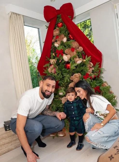 Ch&ugrave;m ảnh c&aacute;c ng&ocirc;i sao b&oacute;ng đ&aacute; đ&oacute;n Gi&aacute;ng sinh 2025 - Ảnh 6.