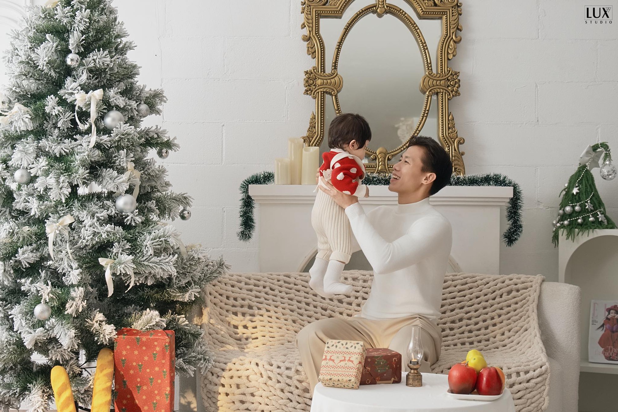 Bộ ảnh gi&aacute;ng sinh đẹp lung linh nh&agrave; Quế Ngọc Hải, ngắm biệt thự lộng lẫy nh&agrave; Th&agrave;nh Chung mới cho&aacute;ng- Ảnh 3.