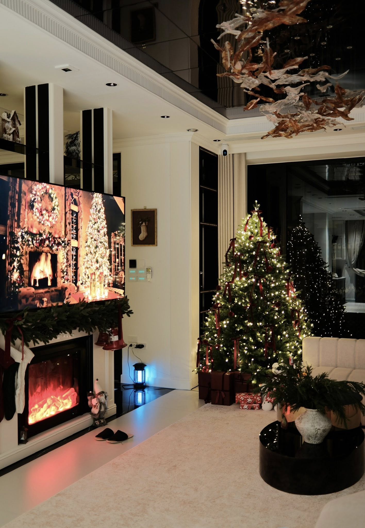 Bộ ảnh gi&aacute;ng sinh đẹp lung linh nh&agrave; Quế Ngọc Hải, ngắm biệt thự lộng lẫy nh&agrave; Th&agrave;nh Chung mới cho&aacute;ng- Ảnh 6.