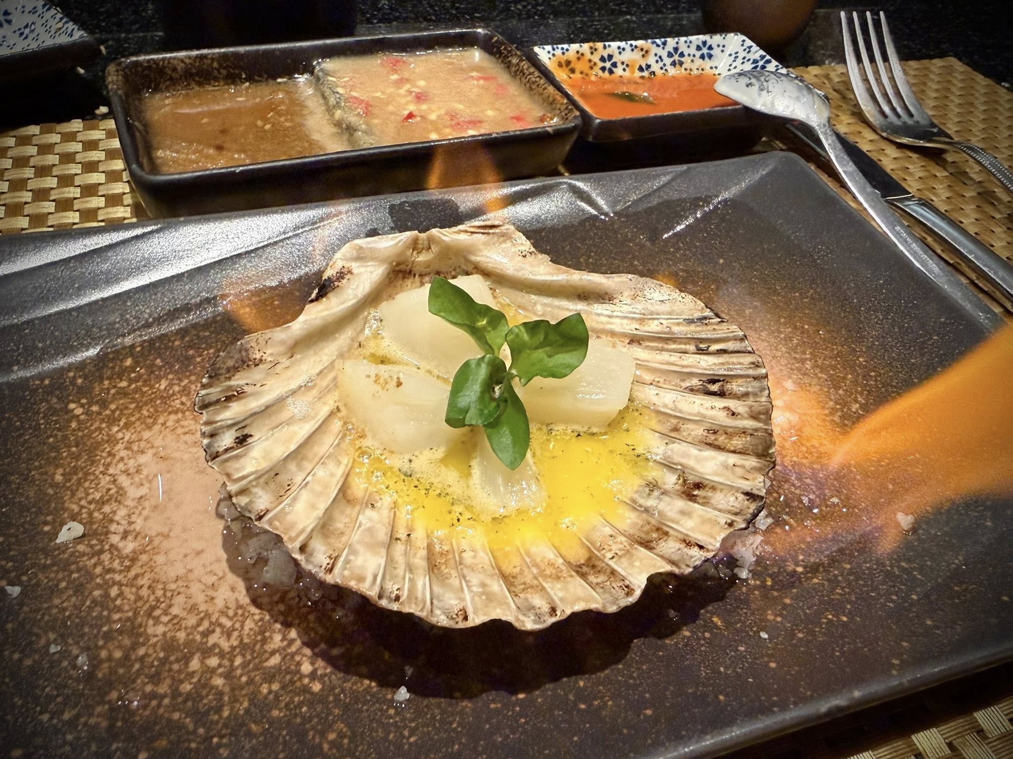 Trấn Th&agrave;nh thừa nhận l&eacute;n l&eacute;n k&yacute; hợp đồng h&ocirc;n nh&acirc;n với Hari Won trong suốt 9 năm- Ảnh 3.