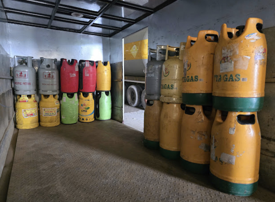 C&ocirc;ng an TPHCM bắt Gi&aacute;m đốc C&ocirc;ng ty Năng Lượng An Lộc Ph&aacute;t Miền Nam - Ảnh 3.