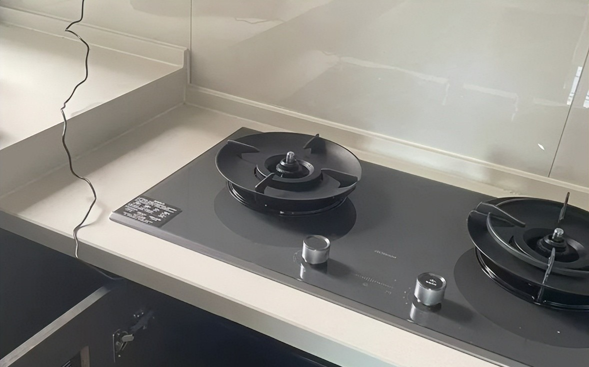 Sắp sang năm 2026, nh&agrave; ai c&ograve;n 6 thứ nguy hiểm n&agrave;y th&igrave; dứt kho&aacute;t vứt ngay- Ảnh 6.