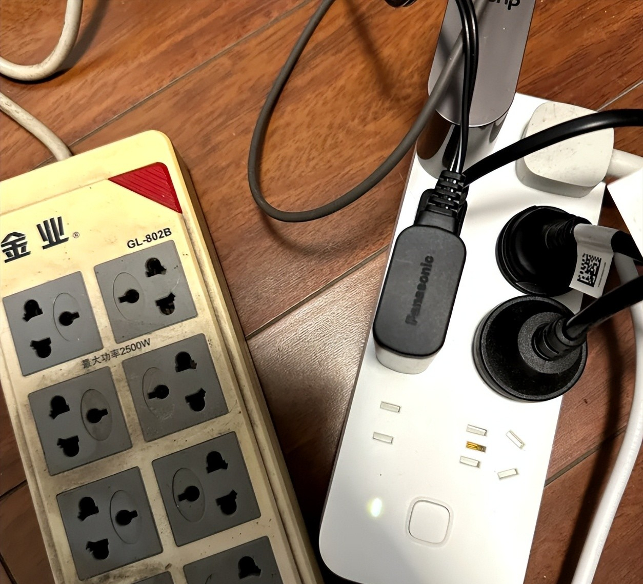 Sắp sang năm 2026, nh&agrave; ai c&ograve;n 6 thứ nguy hiểm n&agrave;y th&igrave; dứt kho&aacute;t vứt ngay- Ảnh 3.