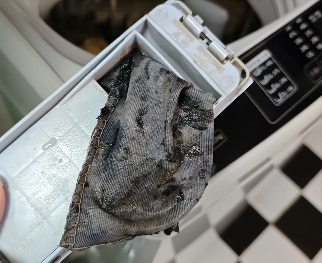 1 chi tiết ẩn ở m&aacute;y giặt khiến quần &aacute;o c&agrave;ng giặt c&agrave;ng bẩn, 99% người kh&ocirc;ng để &yacute;- Ảnh 3.