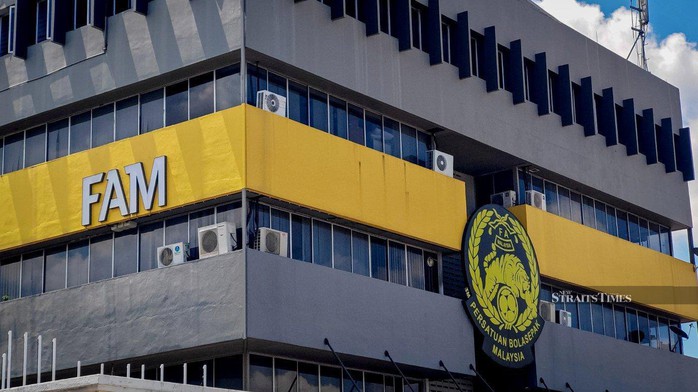 FAM lao đao vì án phạt FIFA, thiệt hại có thể vượt 52 tỉ đồng - Ảnh 1.