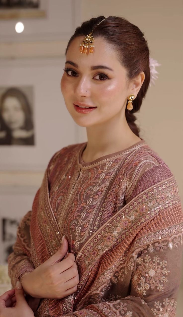 10 mỹ nh&acirc;n đẹp nhất thế giới 2025: Địch Lệ Nhiệt Ba xếp thứ 6, hạng 1 c&agrave;ng ngắm c&agrave;ng say - Ảnh 3.