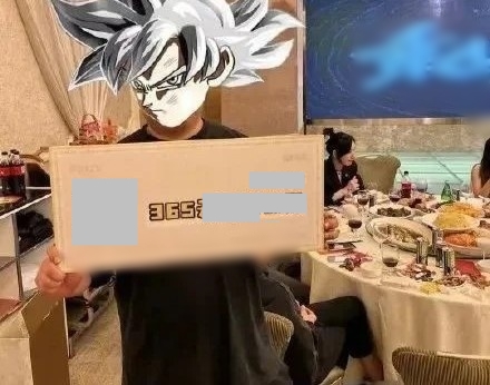 Nh&acirc;n vi&ecirc;n bốc tr&uacute;ng 360 ng&agrave;y nghỉ ph&eacute;p c&oacute; lương trong gala cuối năm: Sếp t&aacute;i mặt y&ecirc;u cầu thương lượng, kết quả ra sao?- Ảnh 2.