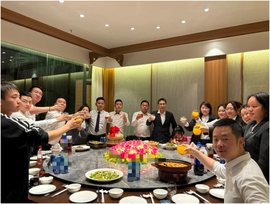 Đề nghị đường đột từ sếp của chồng trong tiệc Tất ni&ecirc;n khiến t&ocirc;i ngo&agrave;i mặt &aacute;i ngại, b&ecirc;n trong mừng như "tr&uacute;ng số" - Ảnh 3.