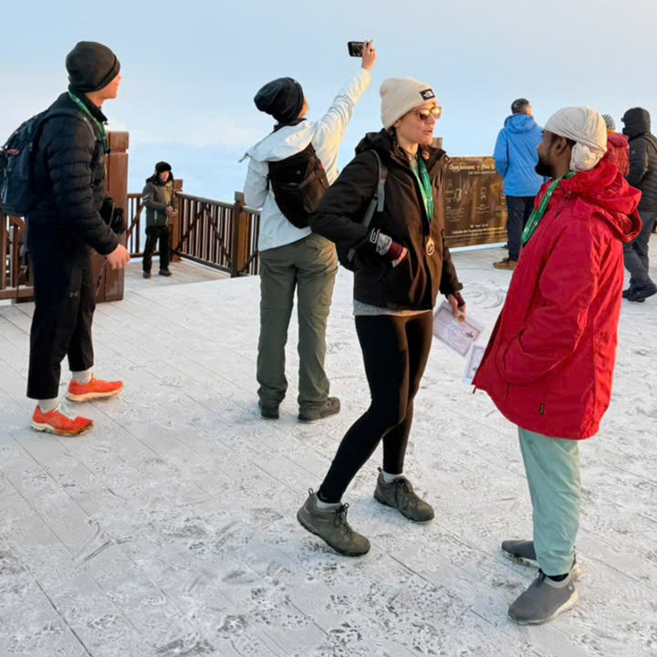 Fansipan băng gi&aacute; xuất hiện lớp băng d&agrave;y nhất m&ugrave;a đ&ocirc;ng , thu h&uacute;t du kh&aacute;ch đến trải nghiệm - Ảnh 3.