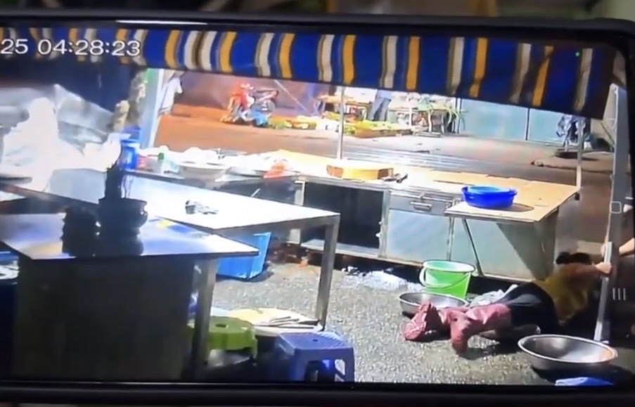 Điều tra vụ người phụ nữ nghi bị điện giật tử vong ở TPHCM - Ảnh 1.