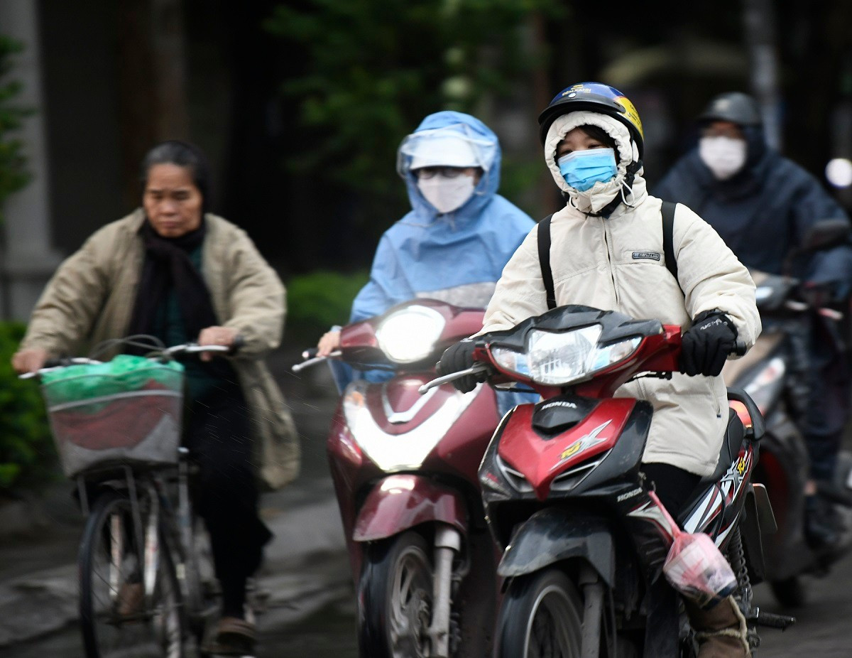 Miền Bắc r&eacute;t đỉnh điểm với Nhiệt độ thấp từ 12 - 15 độ trong đợt kh&ocirc;ng kh&iacute; lạnh - Ảnh 1.