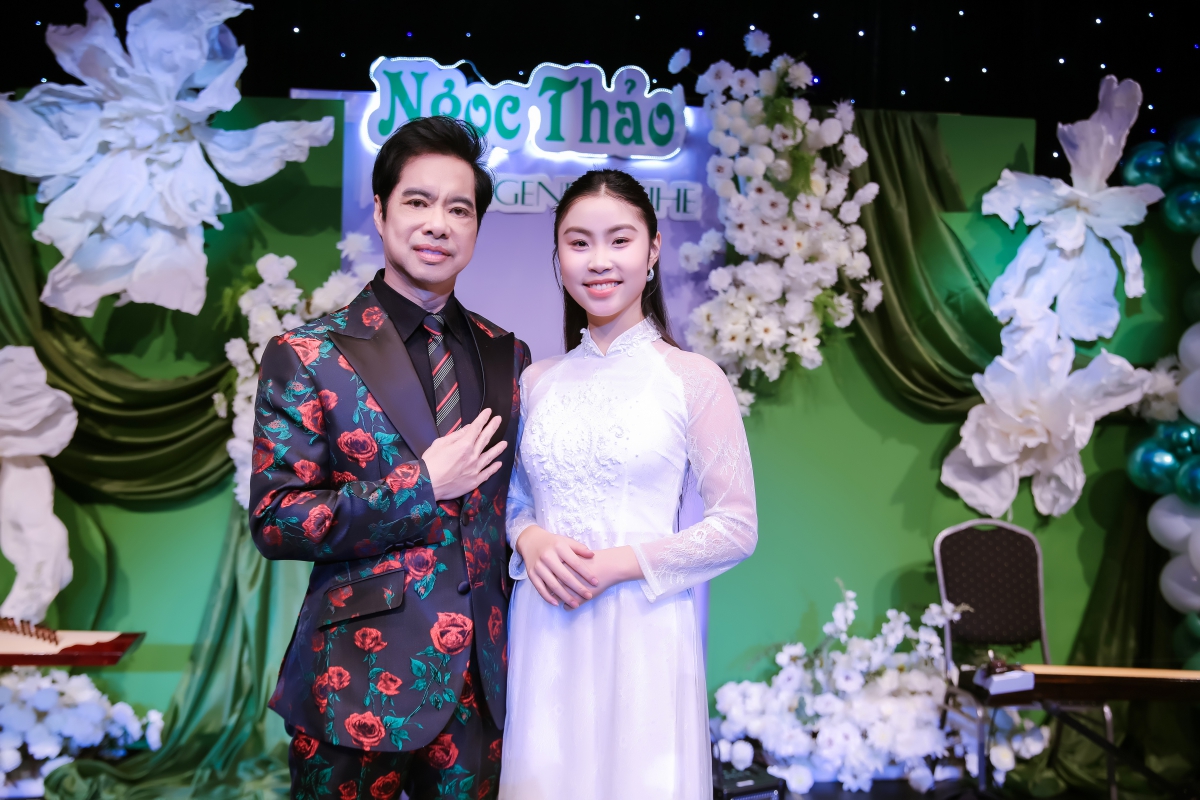 Ngọc Sơn đếm tiền mặt, tặng học trò hơn 150 triệu ngay trên sân khấu- Ảnh 3.