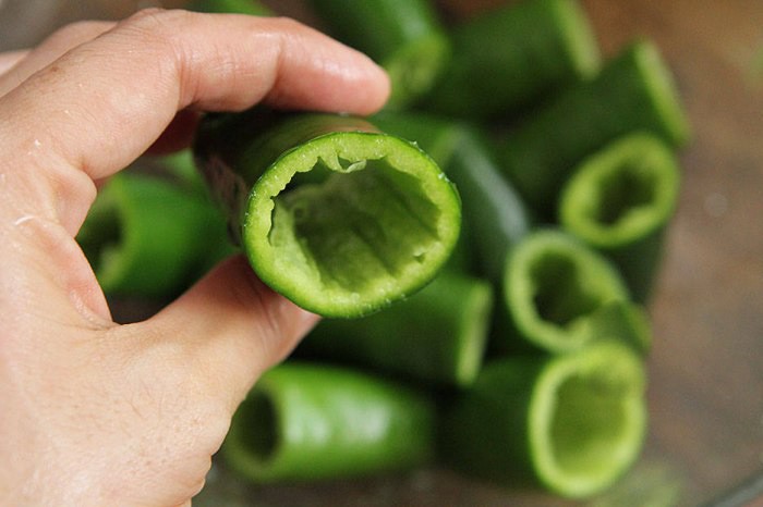 Kh&ocirc;ng phải l&aacute; lốt hay mướp đắng, loại nguy&ecirc;n liệu n&agrave;y đem nhồi thịt ngon bất ngờ, hầu hết chị em chưa từng thử- Ảnh 2.