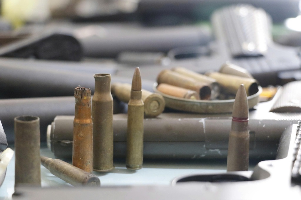 Triệt ph&aacute; ổ nh&oacute;m mua b&aacute;n vũ kh&iacute; qu&acirc;n dụng , bắt 42 đối tượng tại Nghệ An - Ảnh 6.