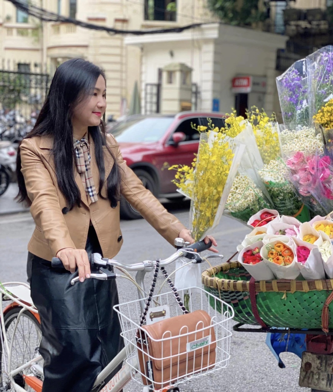 Nữ NSND U60 trẻ đẹp như 30, h&ocirc;n nh&acirc;n vi&ecirc;n m&atilde;n b&ecirc;n chồng đại gia hơn 15 tuổi - Ảnh 4.