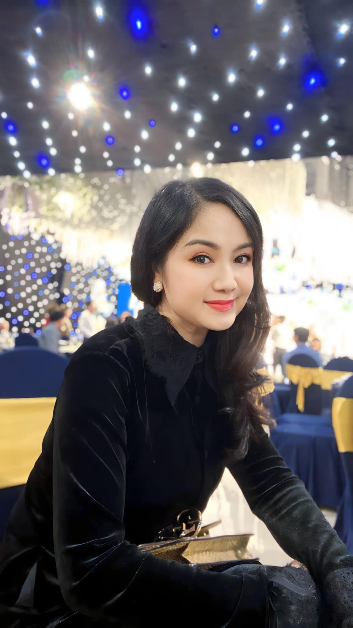 Nữ NSND U60 trẻ đẹp như 30, h&ocirc;n nh&acirc;n vi&ecirc;n m&atilde;n b&ecirc;n chồng đại gia hơn 15 tuổi - Ảnh 3.