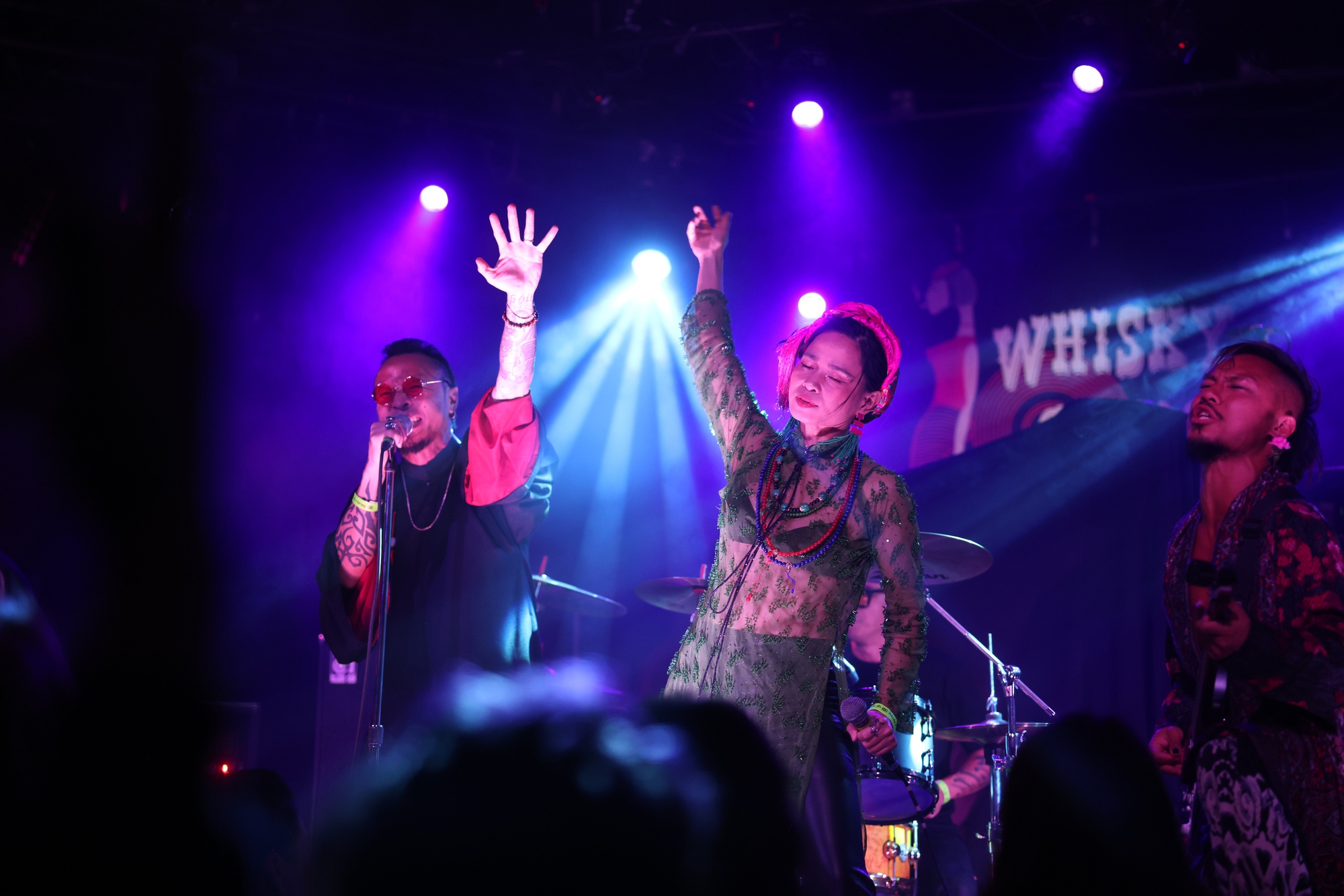 Đồng Lan lần đầu h&aacute;t rock tr&ecirc;n s&acirc;n khấu huyền thoại của Hollywood- Ảnh 3.