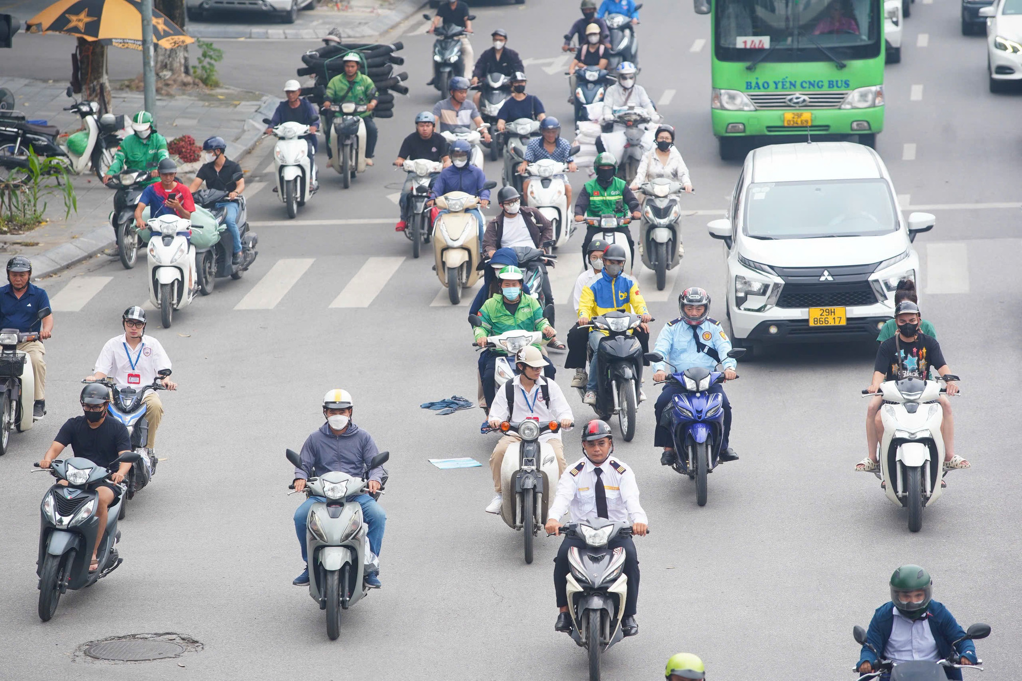 Gi&aacute;m đốc đối ngoại Grab: T&agrave;i xế c&ocirc;ng nghệ l&agrave; nh&oacute;m yếu thế, Nh&agrave; nước n&ecirc;n xem x&eacute;t hỗ trợ từ 10- 20 triệu đồng/người để mua xe điện - Ảnh 2.