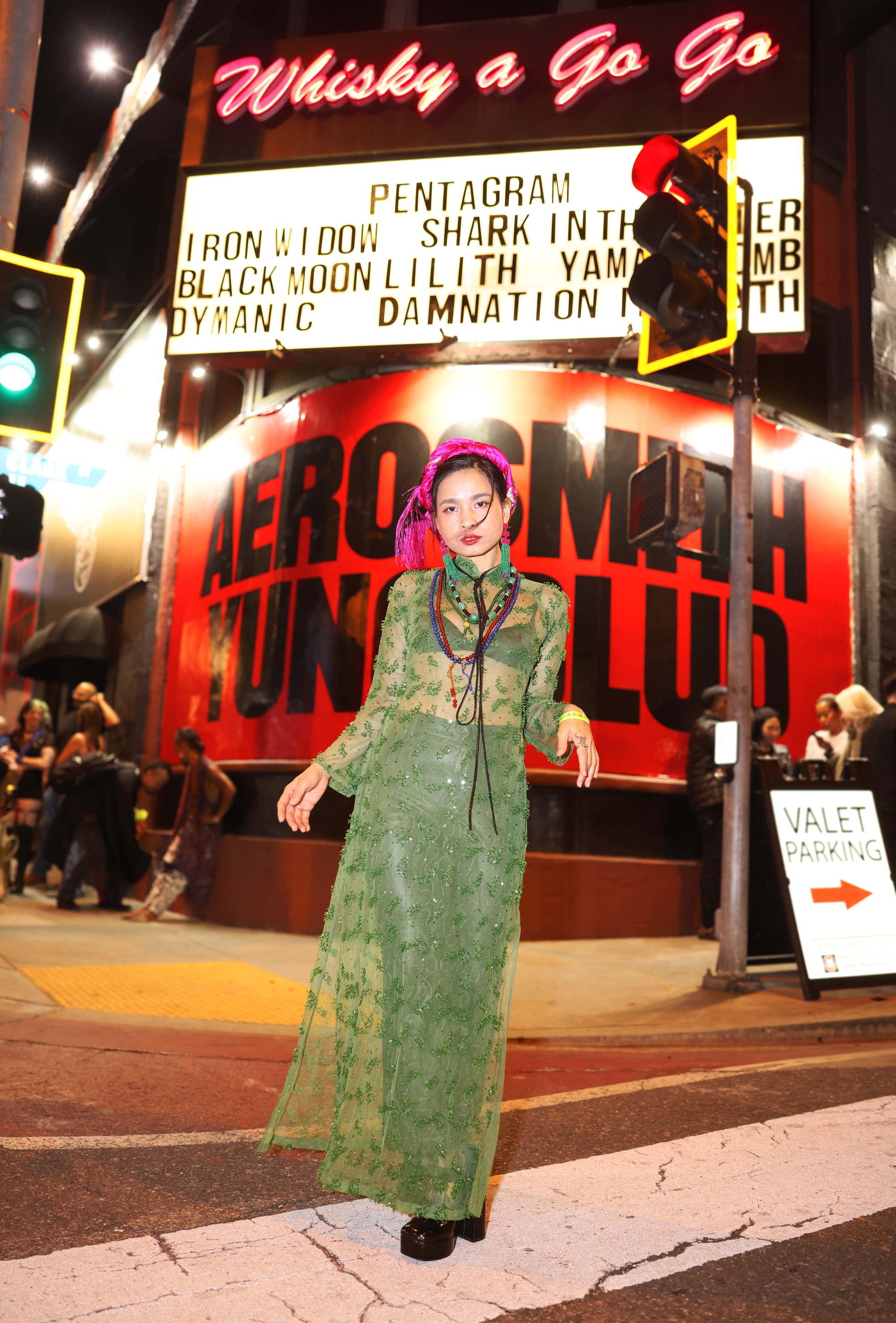 Đồng Lan lần đầu h&aacute;t rock tr&ecirc;n s&acirc;n khấu huyền thoại của Hollywood- Ảnh 1.