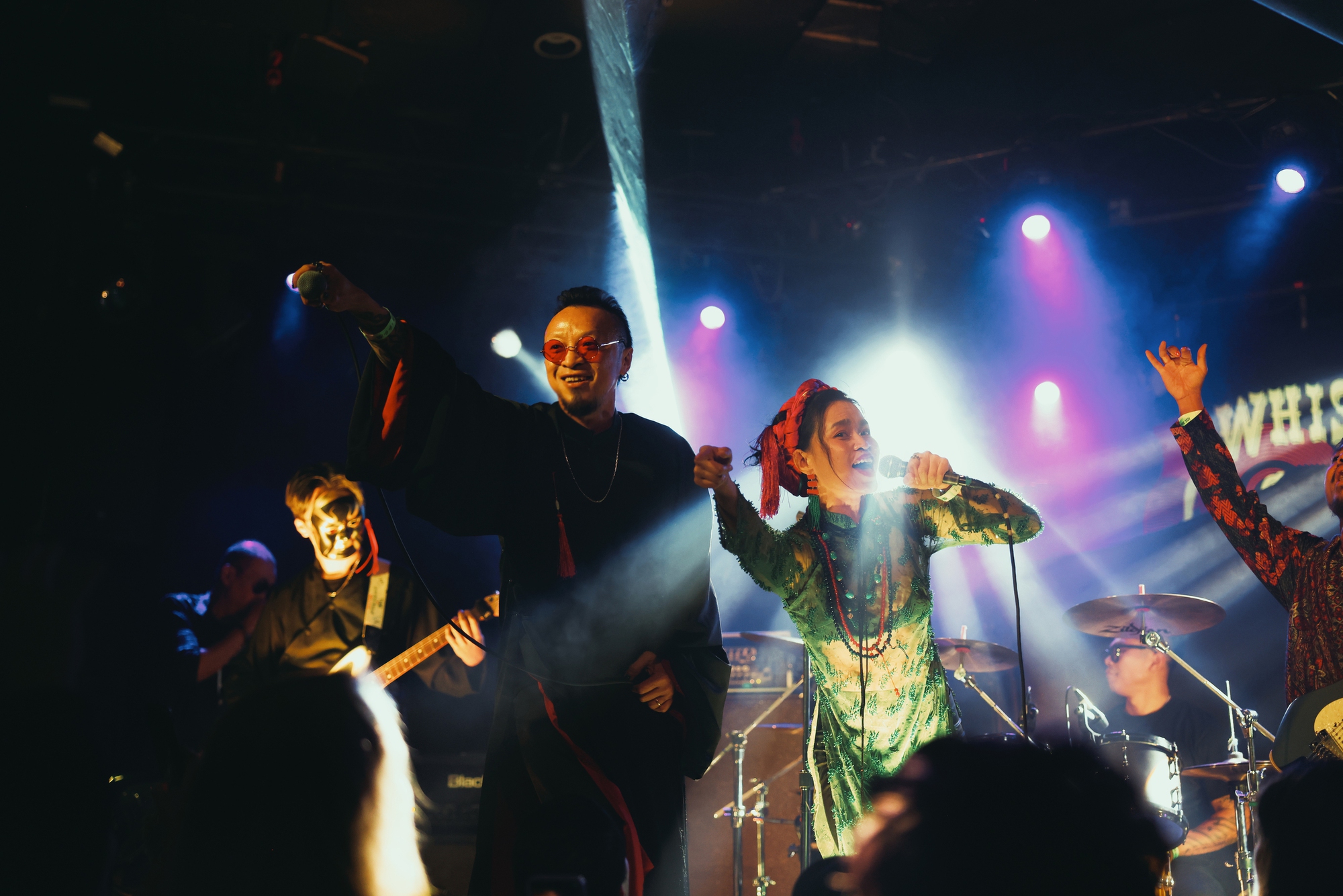 Đồng Lan lần đầu h&aacute;t rock tr&ecirc;n s&acirc;n khấu huyền thoại của Hollywood- Ảnh 4.