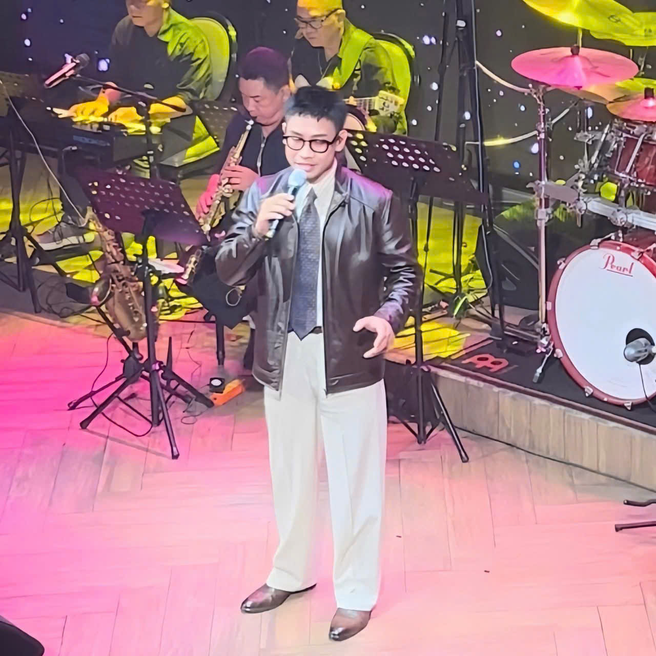 Nhiều ca sĩ nổi tiếng h&aacute;t trong đ&ecirc;m nhạc quy&ecirc;n g&oacute;p cho miền Trung- Ảnh 3.