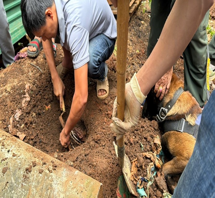 Hơn 200 cảnh sát đồng loạt khám xét nơi ở, bắt hàng chục đối tượng trong một chuyên án lớn- Ảnh 4.