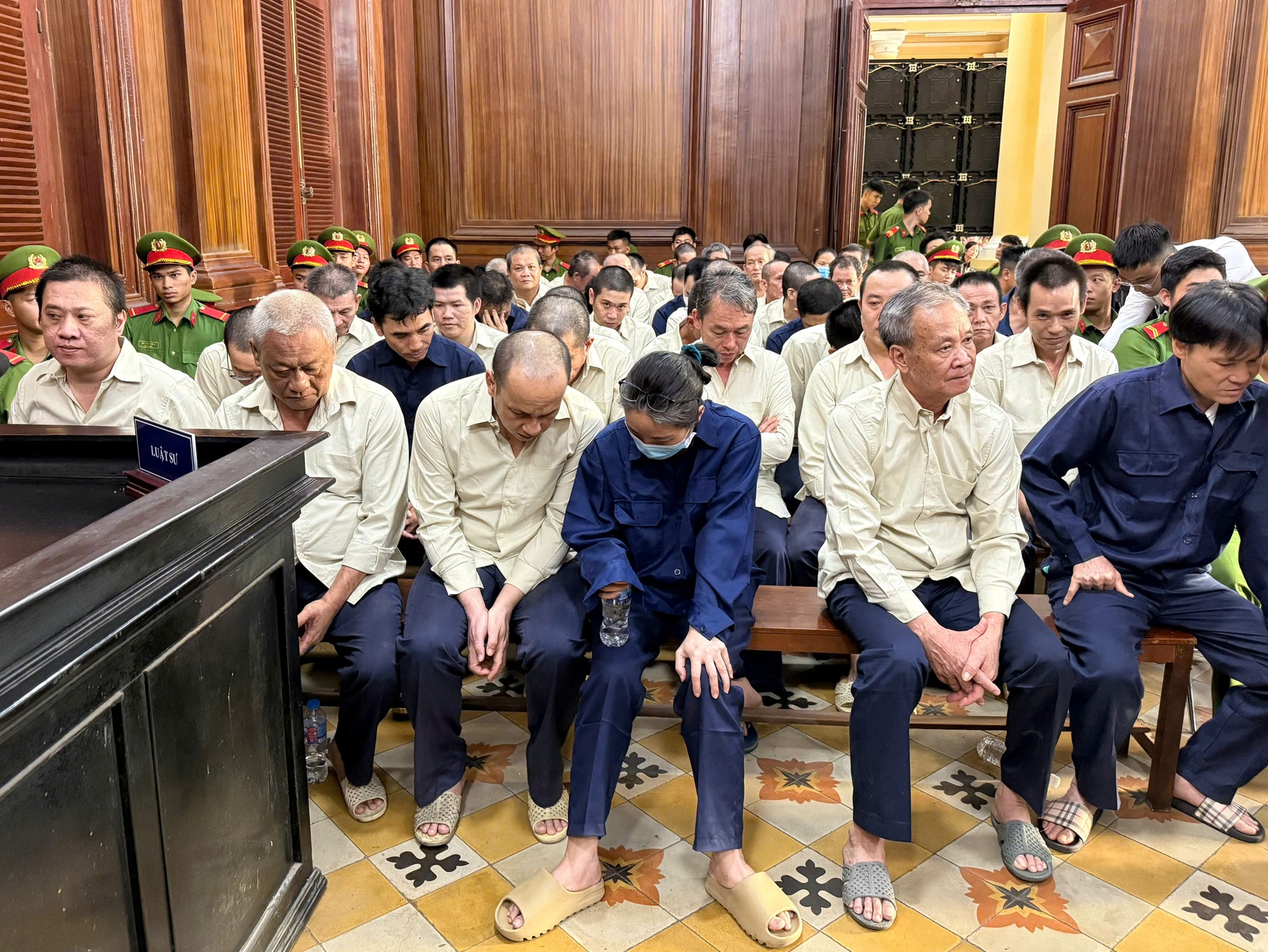 M&oacute;c nối hải quan, bu&ocirc;n lậu dầu trị gi&aacute; gần 35 tỉ đồng: &Ocirc;ng chủ Saigon Transco lĩnh &aacute;n nặng - Ảnh 1.