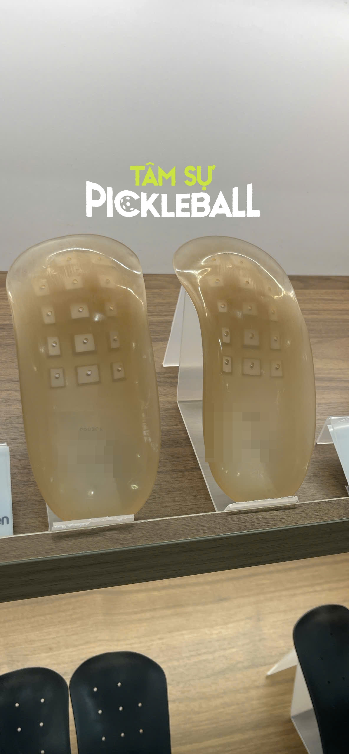 X&ocirc;n xao vụ miếng l&oacute;t gi&agrave;y pickleball bị thổi phồng c&ocirc;ng dụng, d&acirc;n t&igrave;nh tranh c&atilde;i cực gắt- Ảnh 3.