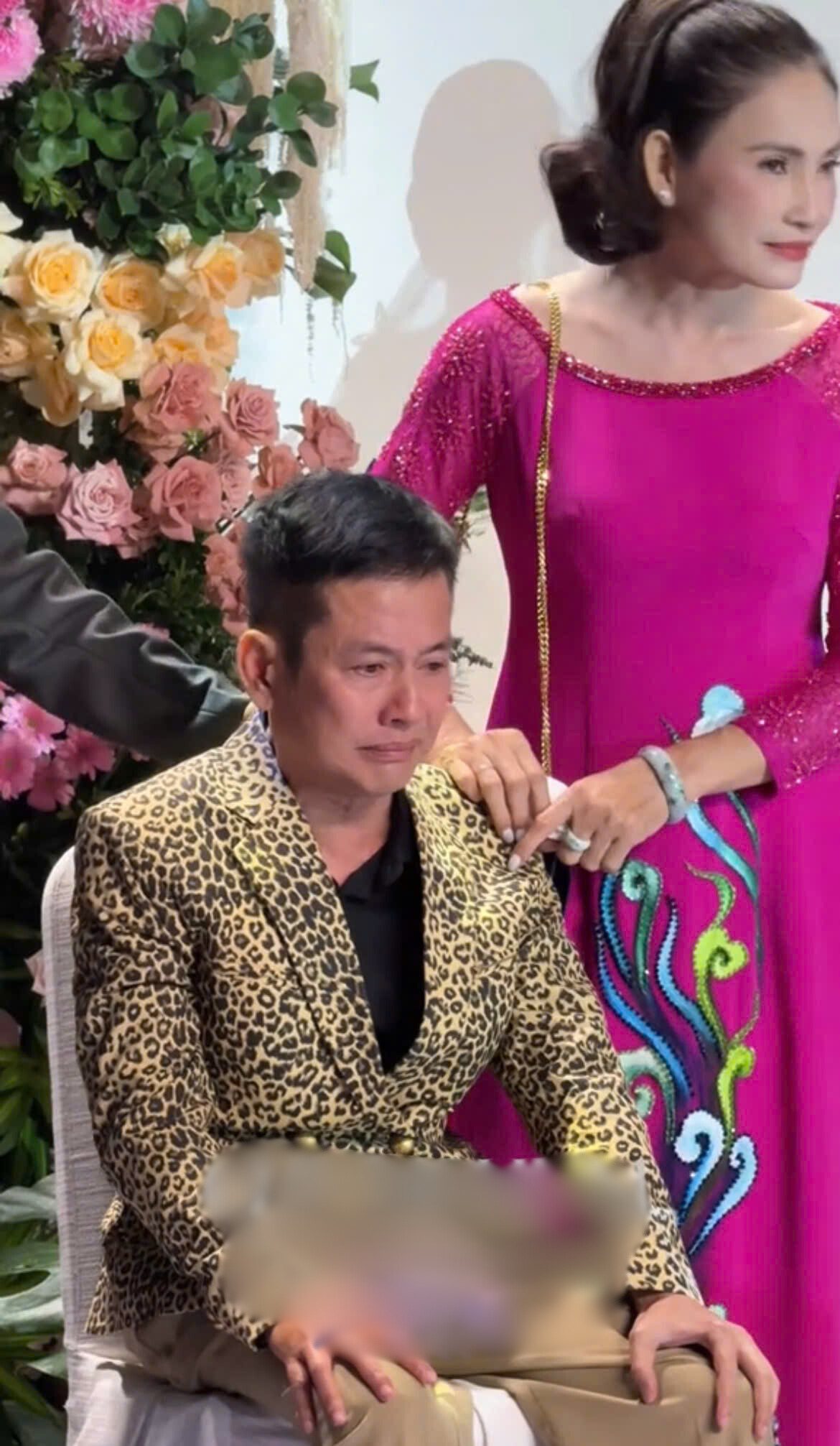 Nghệ sĩ h&agrave;i Tấn Beo x&uacute;c động rơi nước mắt trong ng&agrave;y cưới con trai - Ảnh 2.