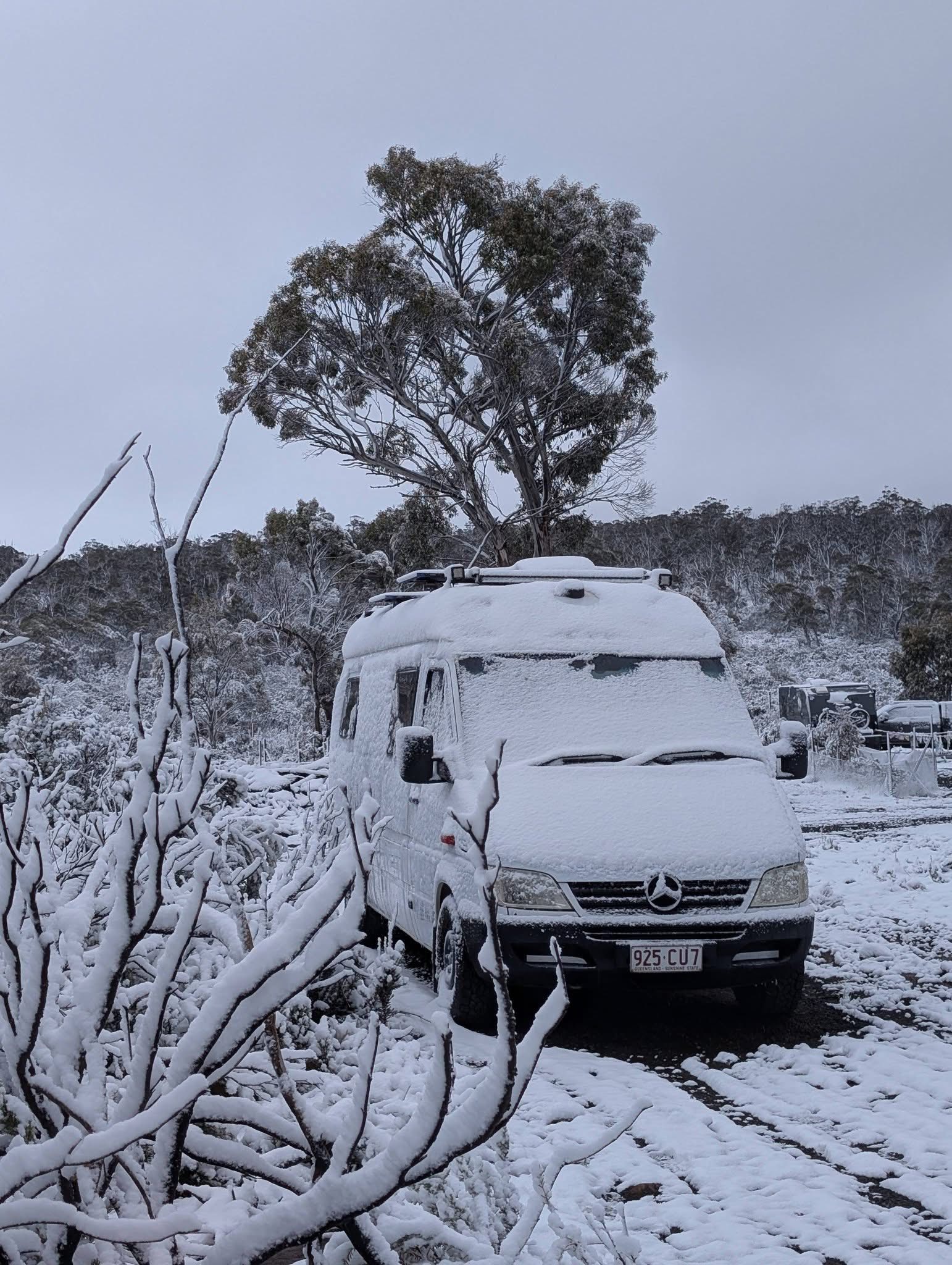 Nơi có tuyết rơi hiếm có sau gần 20 năm! - Ảnh 4.
