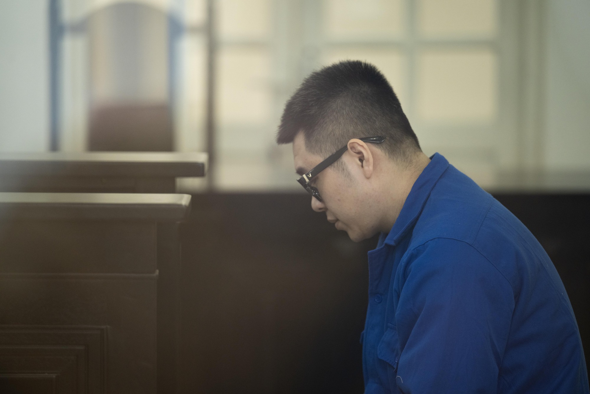 Những h&igrave;nh ảnh đầu ti&ecirc;n phi&ecirc;n t&ograve;a xử người đ&agrave;n &ocirc;ng đ&aacute;nh phụ nữ H&agrave; Nội g&acirc;y x&ocirc;n xao - Ảnh 2.