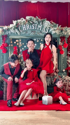 7 triệu người xem mẹ 3 con Kh&aacute;nh Thi "hồi xu&acirc;n" như c&ocirc; g&aacute;i đ&ocirc;i mươi b&ecirc;n Phan Hiển, nh&igrave;n kh&ocirc;ng đo&aacute;n nổi tuổi thật - Ảnh 3.