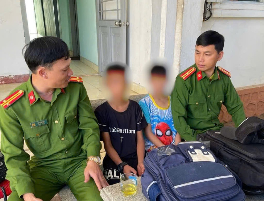 Sợ cha mẹ mắng v&igrave; l&agrave;m vỡ ch&eacute;n b&aacute;t, hai b&eacute; trai ở Gia Lai bỏ nh&agrave; &ldquo;đi bụi&rdquo; - Ảnh 1.