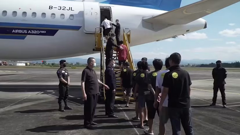 Gần 1.000 đối tượng bị đưa về Trung Quốc sau chiến dịch chống lừa đảo quốc tế - Ảnh 1.