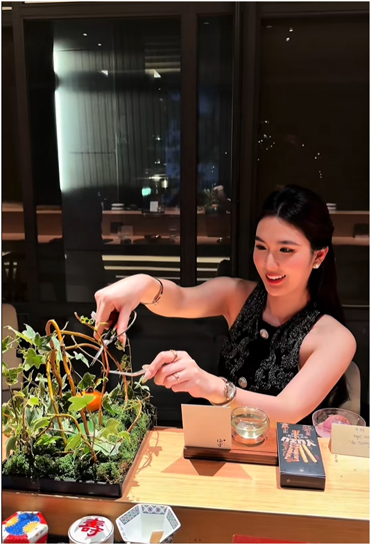 2 chiếc nhẫn kim cương tr&ecirc;n tay Đỗ H&agrave; - con d&acirc;u Tập đo&agrave;n Sơn Hải g&acirc;y b&agrave;n t&aacute;n- Ảnh 10.