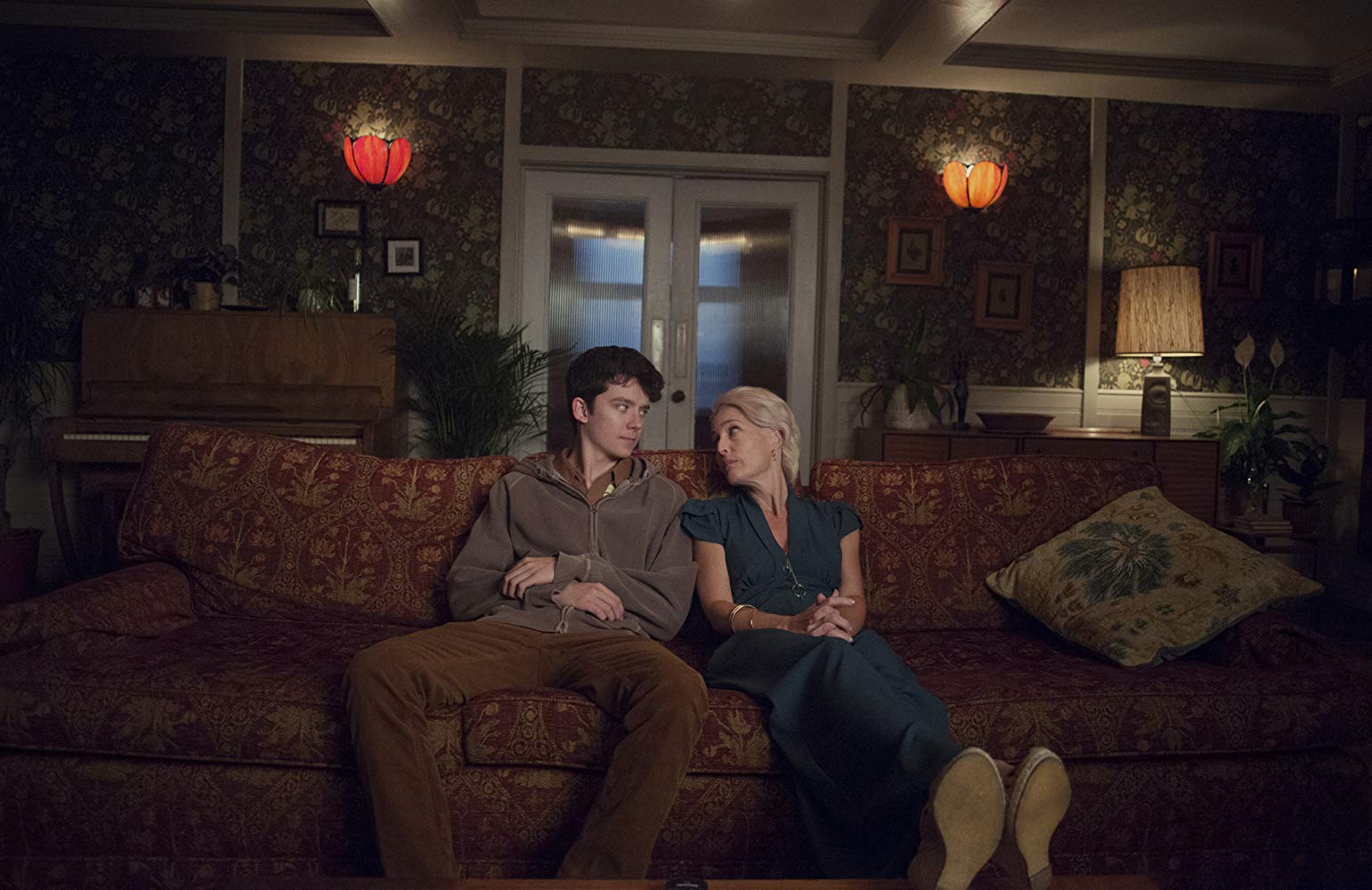 Xem phim Sex Education, t&ocirc;i nhớ lần bố x&eacute; b&agrave;i kiểm tra trước mặt t&ocirc;i: Tờ giấy r&aacute;ch v&agrave; tr&aacute;i tim t&ocirc;i cũng thế- Ảnh 1.