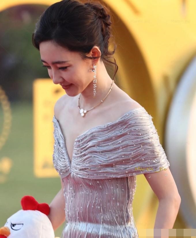 Nhan sắc t&agrave;n tạ đ&aacute;ng thương của nữ diễn vi&ecirc;n phim giờ v&agrave;ng sau khi chồng đại gia bị bắt- Ảnh 3.