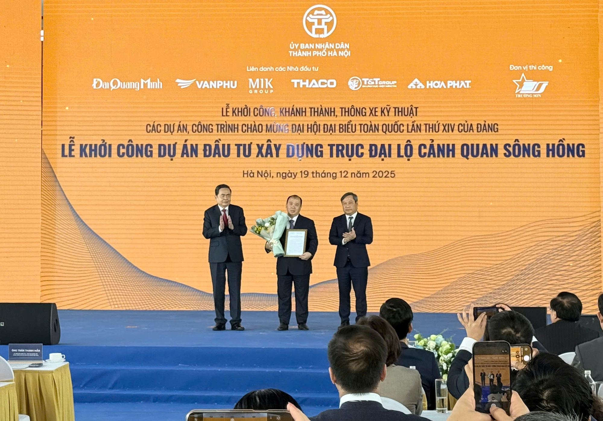 Sau c&uacute; r&uacute;t lui bất ngờ của MIK Group, ai đang dẫn dắt li&ecirc;n danh si&ecirc;u dự &aacute;n Trục Đại lộ cảnh quan s&ocirc;ng Hồng? - Ảnh 2.