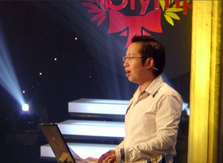 Bức ảnh chụp 2 người đ&agrave;n &ocirc;ng bước ra từ Olympia g&acirc;y trầm trồ- Ảnh 2.