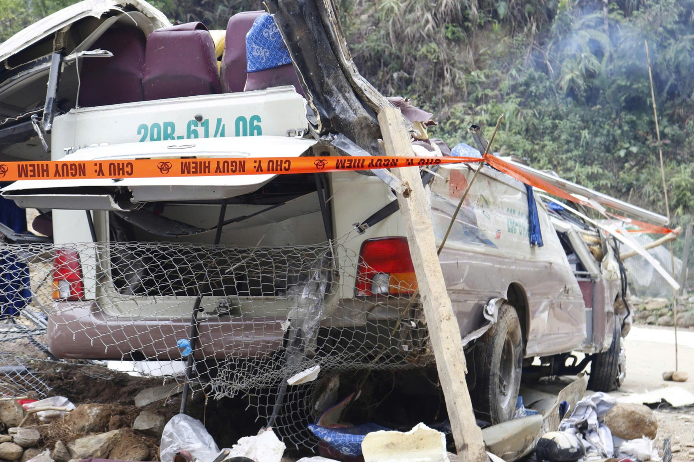 Danh t&iacute;nh nạn nh&acirc;n vụ lật xe thiện nguyện tại L&agrave;o Cai g&acirc;y chấn động - Ảnh 1.