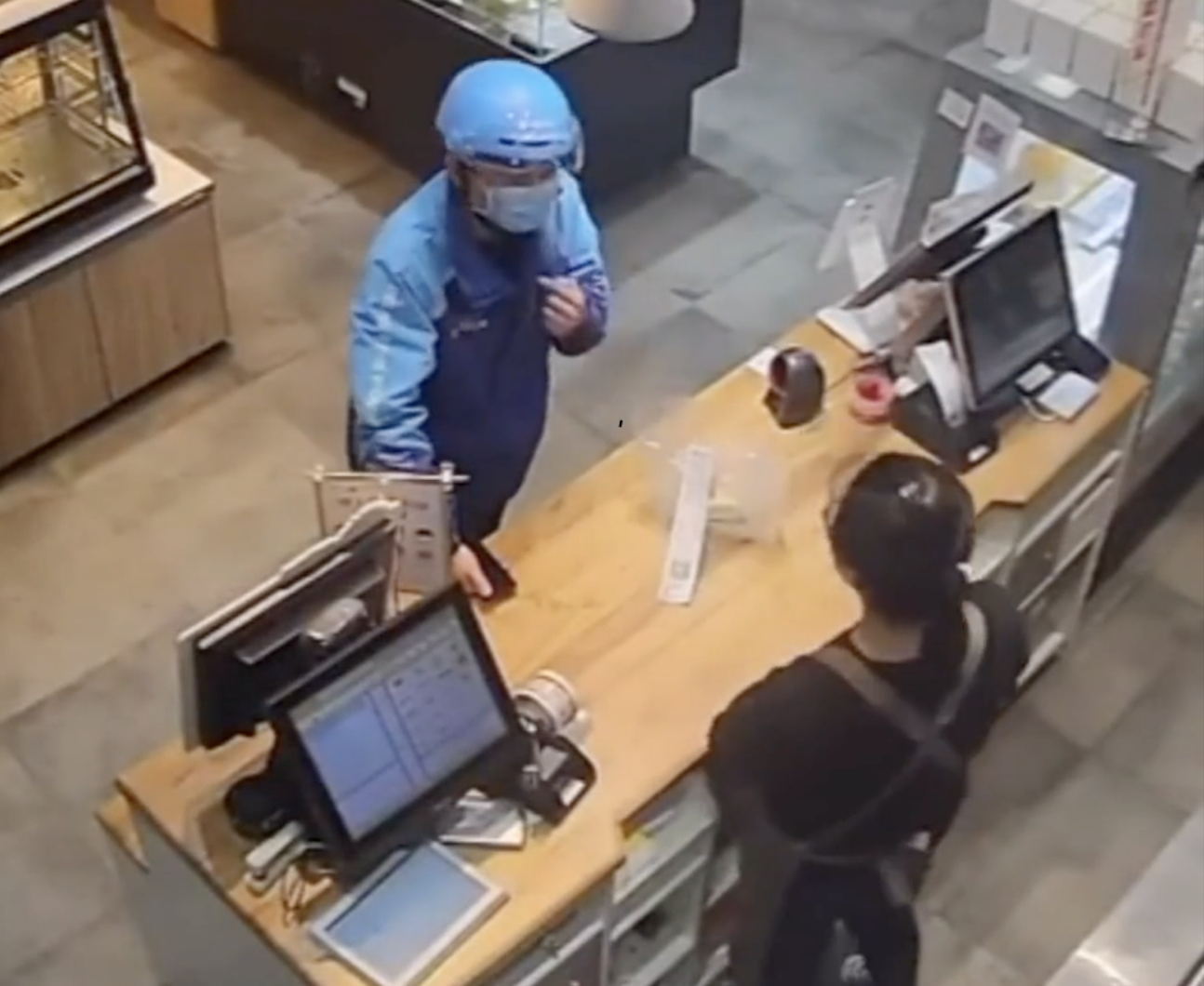 C&acirc;u chuyện cảm động của nam shipper nhận b&aacute;nh kem sinh nhật - Ảnh 2.