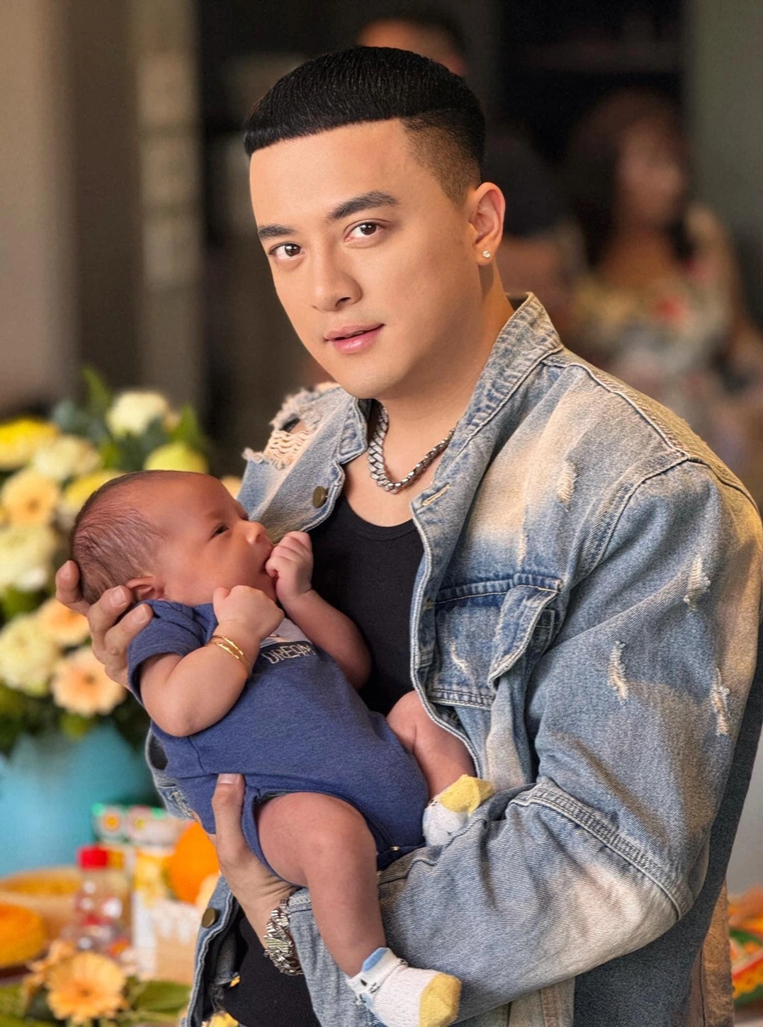 Cao Th&aacute;i Sơn đi Mỹ, n&oacute;i l&iacute; do kh&ocirc;ng sinh th&ecirc;m con- Ảnh 2.