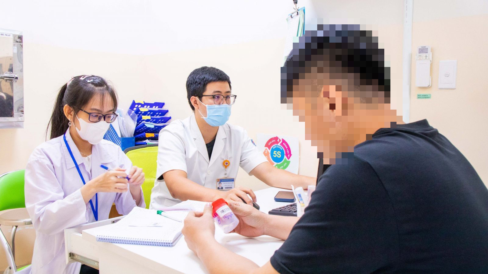 Hơn 50% nam giới có bất thường tinh dịch đồ qua khám tiền hôn nhân tại Bệnh viện Hùng Vương - Ảnh 2.