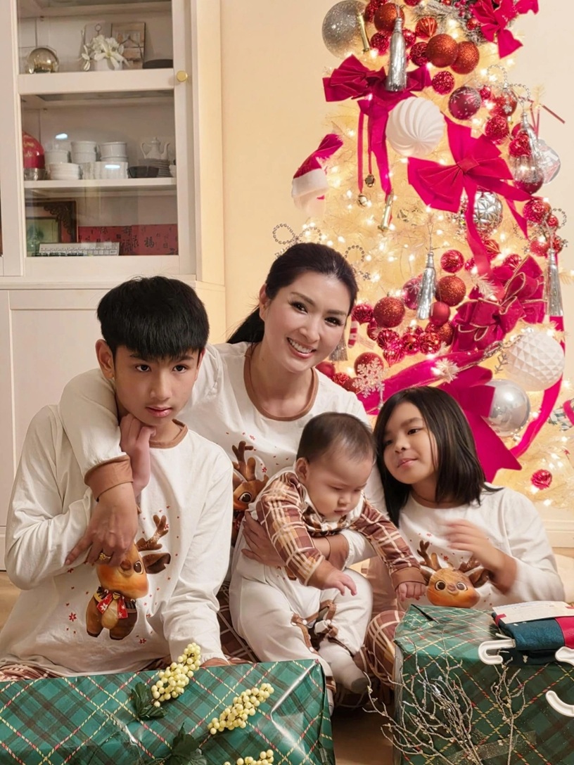 Đời thăng trầm của nữ ca sĩ c&oacute; 3 con với 3 người đ&agrave;n &ocirc;ng - Ảnh 1.