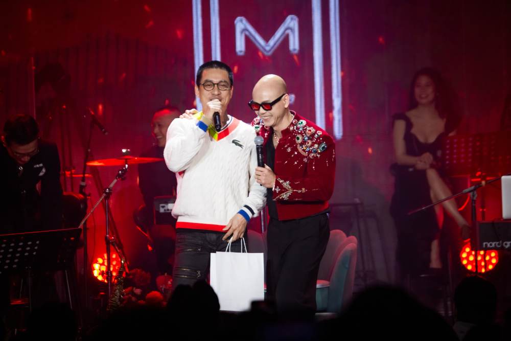 Phan Đinh Tùng đón tuổi 50 ở Hà Nội, tặng NSND Tự Long nhẫn kim cương - Ảnh 5.