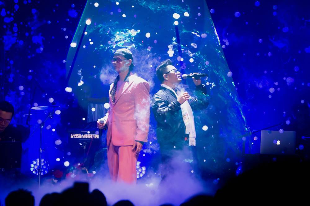 Phan Đinh Tùng đón tuổi 50 ở Hà Nội, tặng NSND Tự Long nhẫn kim cương - Ảnh 3.