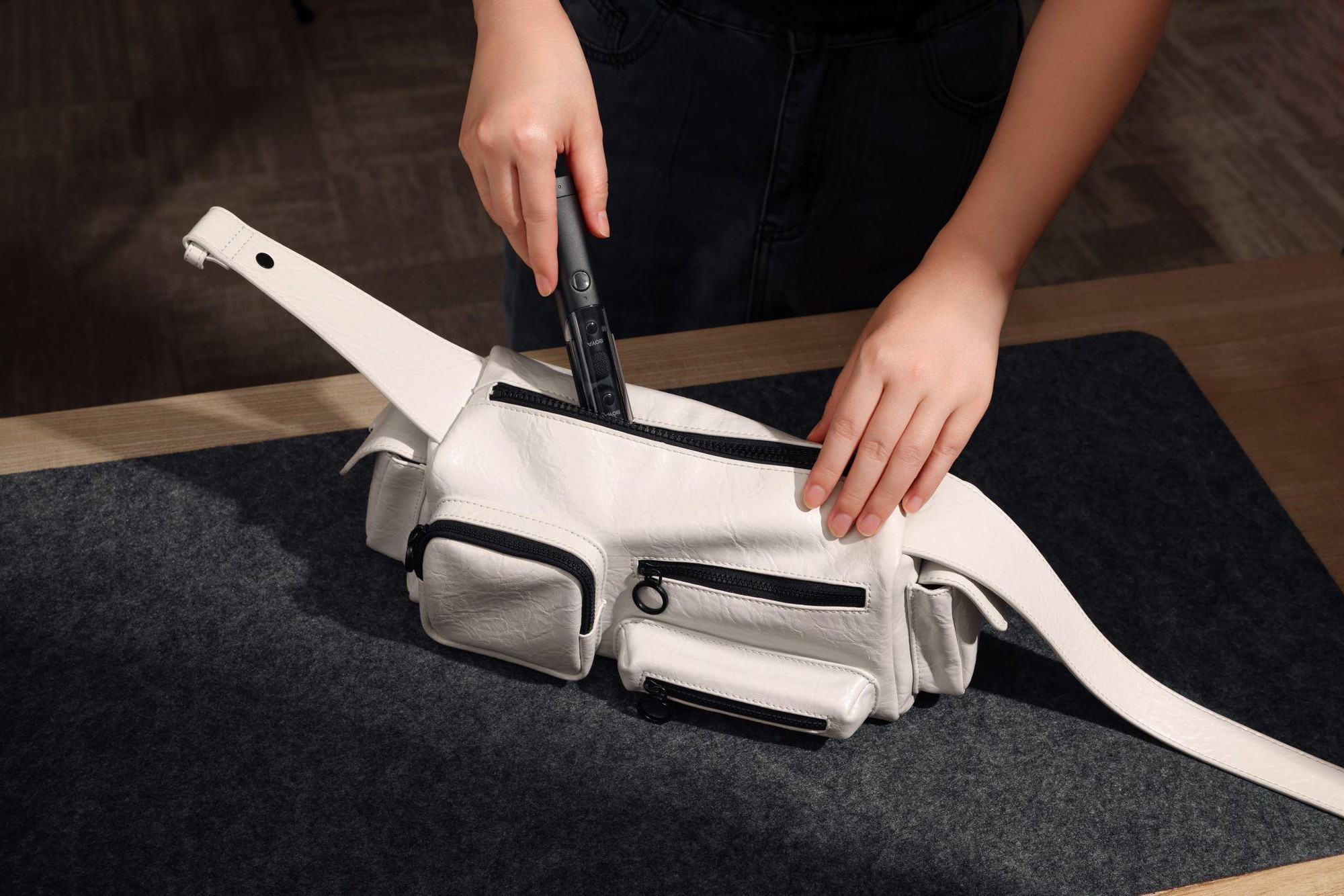 Một mic bốn đầu BOYA MAGIC mic kh&ocirc;ng d&acirc;y t&iacute;ch hợp AI gi&aacute; chỉ 1,7 triệu đồng - Ảnh 1.