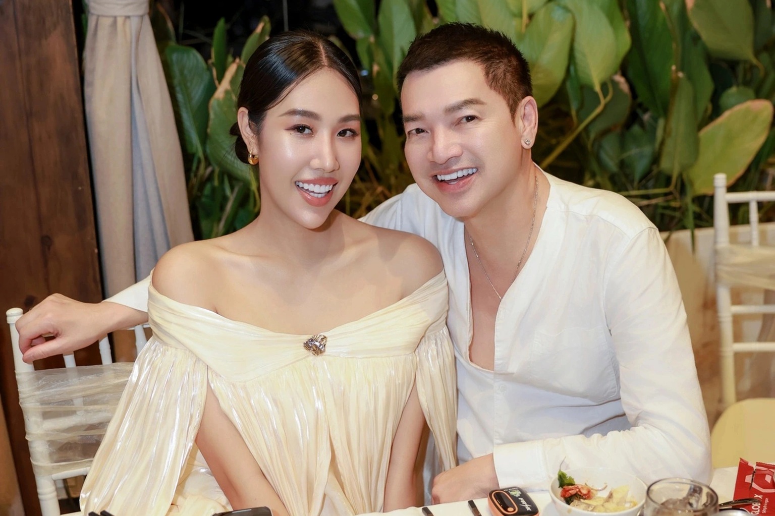 3 nghệ sĩ Việt đ&igrave;nh đ&aacute;m lấy vợ k&eacute;m 36 đến 44 tuổi, c&oacute; người hơn tuổi mẹ vợ 2 con gi&aacute;p: Ai cũng vi&ecirc;n m&atilde;n - Ảnh 2.