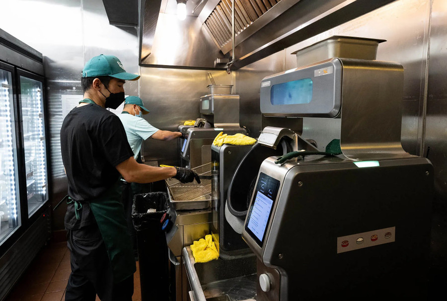 Robot nấu ăn v&agrave; sự x&acirc;m lấn của c&ocirc;ng nghệ v&agrave;o ẩm thực Trung Quốc - Ảnh 2.